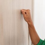 Mantenimiento y cuidado de las puertas de madera